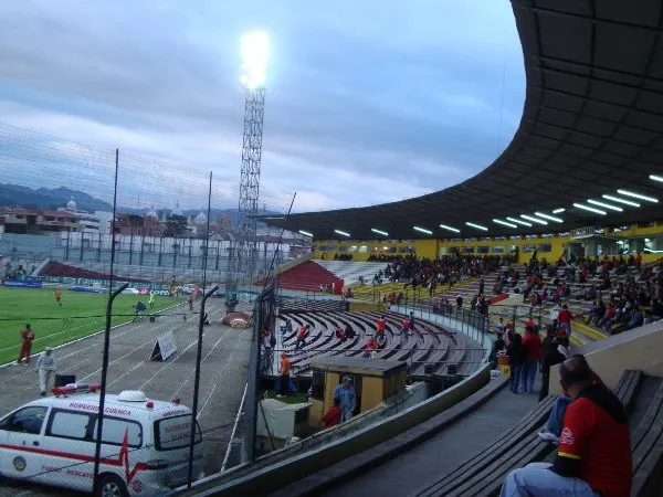 Estadio Alejandro Serrano Aguilar Banco del Austro